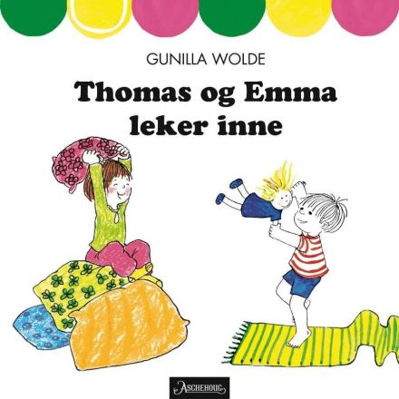 Thomas og Emma leker inne
