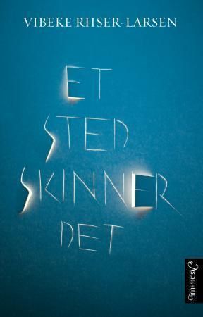 Et sted skinner det